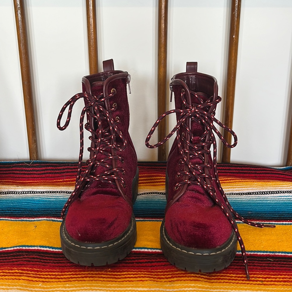 Gorgeous Burgundy Velvet Lace-up Combat Boots sz 6
